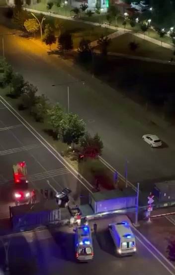 Diyarbakır’da otomobil, yük treni ile çarpıştı. Kazada 2 kişi yaralandı.