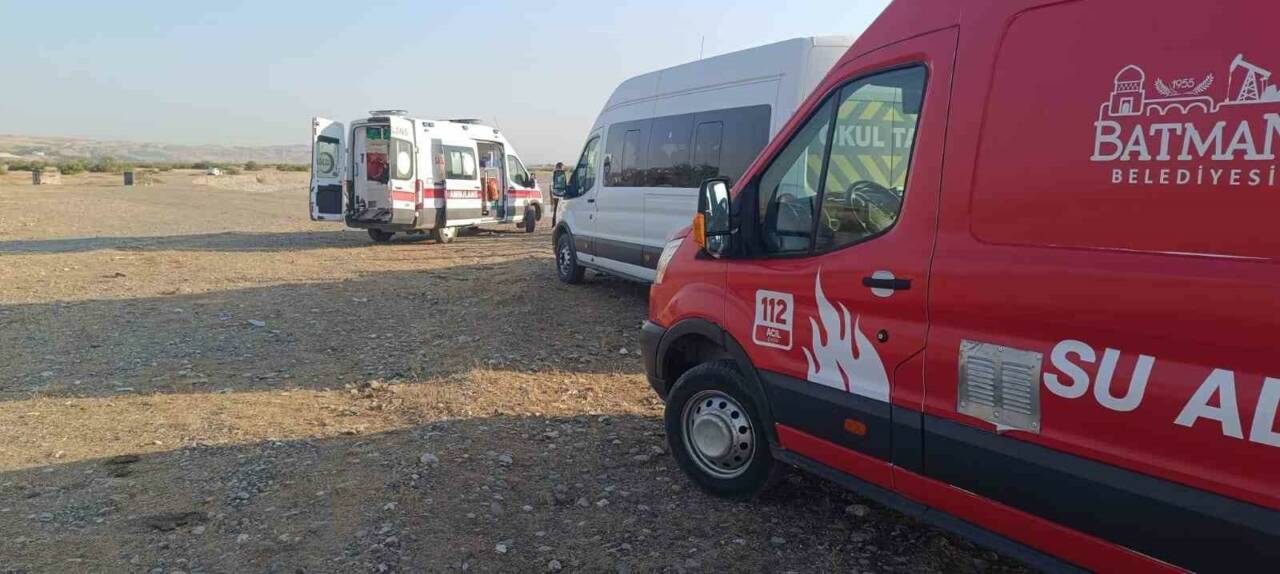 Diyarbakır'ın Silvan ilçesinde, serinlemek için babasıyla suya giren 17 yaşındaki