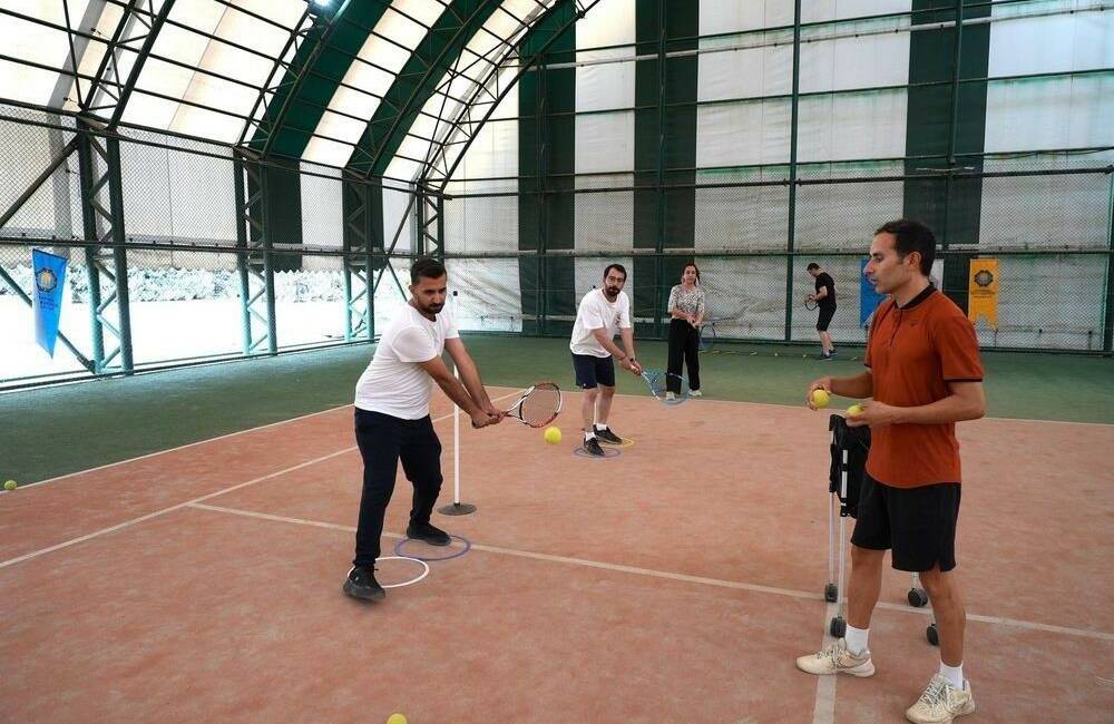 Diyarbakır Büyükşehir Belediyesinin ücretsiz tenis kurslarından yılın ilk 6 ayında