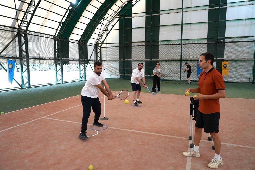Diyarbakır Büyükşehir Belediyesinin ücretsiz tenis kurslarından yılın ilk 6 ayında