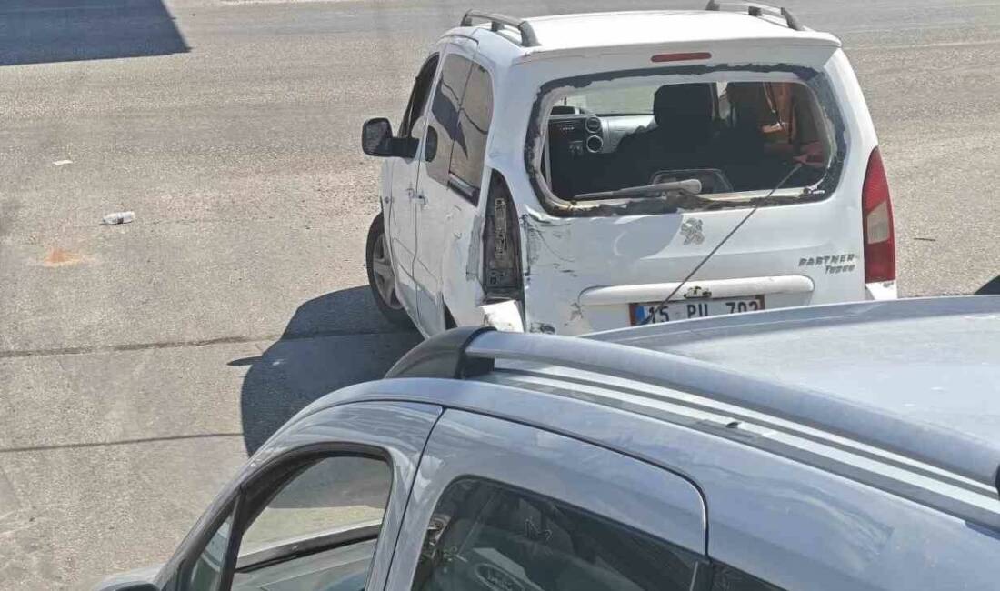 Diyarbakır-Mardin kara yolunda meydana gelen zincirleme trafik kazasında 2 kişi