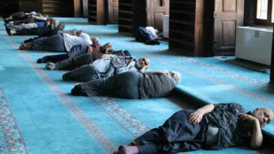 Diyarbakır’a gezmeye gelen yerli turistler hava sıcaklığının 40 dereceyi aşmasıyla