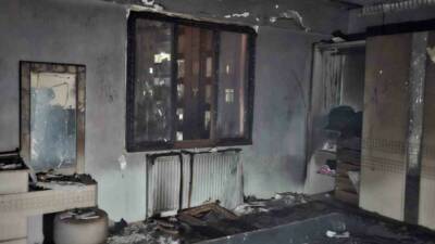 Diyarbakır’ın merkez Kayapınar ilçesinde çıkan yangında dumandan etkilenen üst kattaki