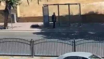 Şanlıurfa’da bir şahıs, durakta karşılaştığı boşanma aşamasındaki eşini silahla vurarak