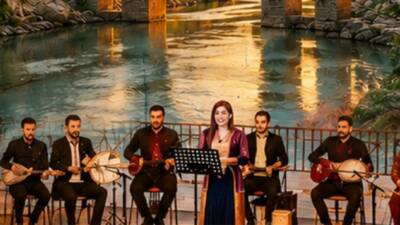 Adıyaman Belediyesi tarafından düzenlenen yaz konserleri kapsamında vatandaşlar, yöresel ezgiler