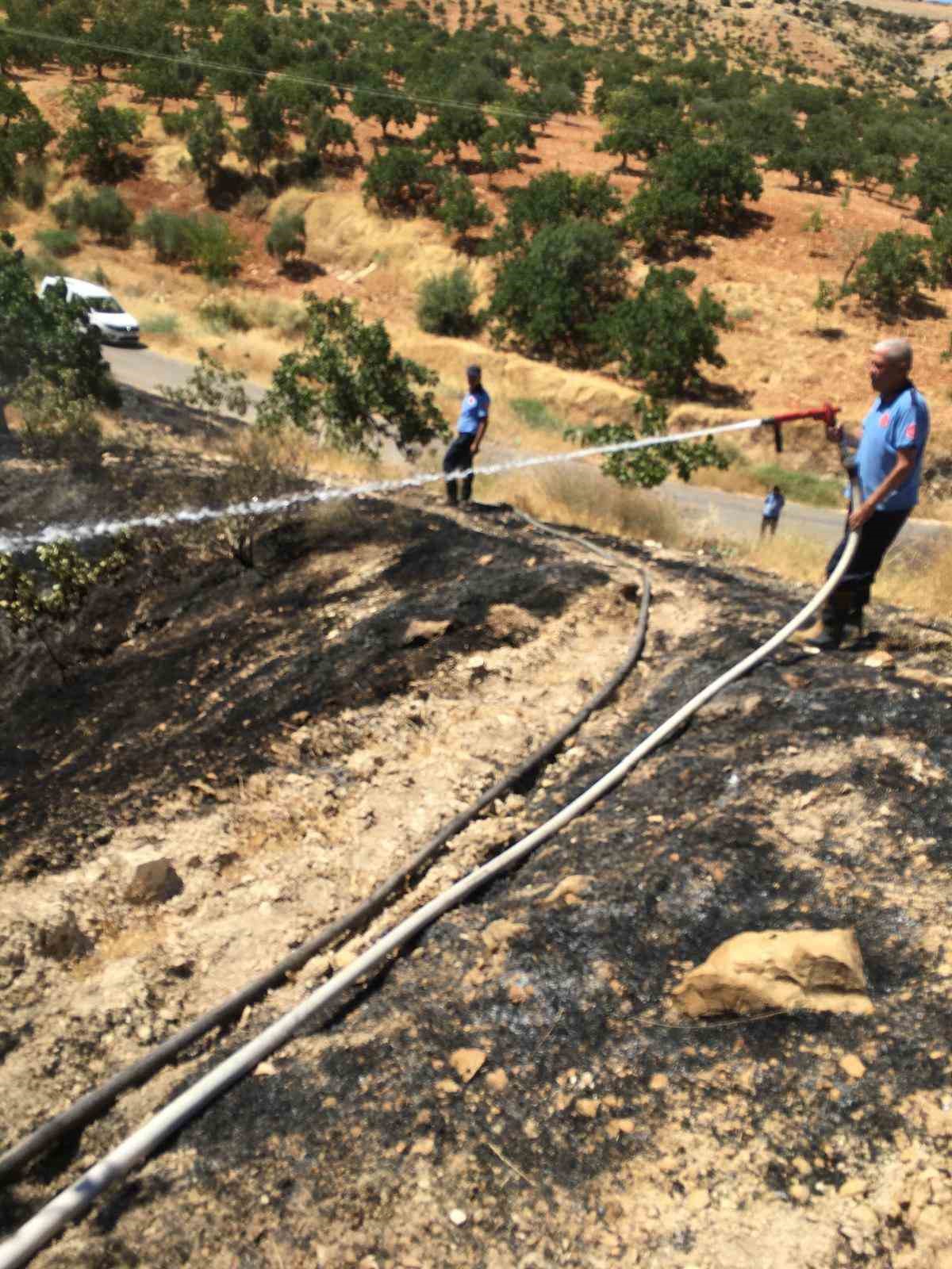 Gaziantep’in Nizip ilçesinde bir şahıs, yangın çıkan fıstık tarlasında ölü