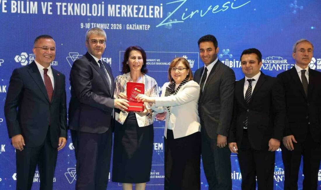 Gaziantep'te düzenlenen 5’inci Türkiye Bilim ve Teknoloji Merkezleri Zirvesi'nde, bilim