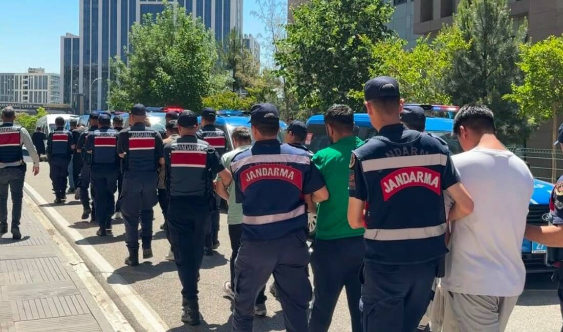 Gaziantep merkezli 3 ilde yasa dışı bahis operasyonu: 5 tutuklama Gaziantep İl Jandarma Komutanlığı ekiplerince yasa dışı bahis ve şans