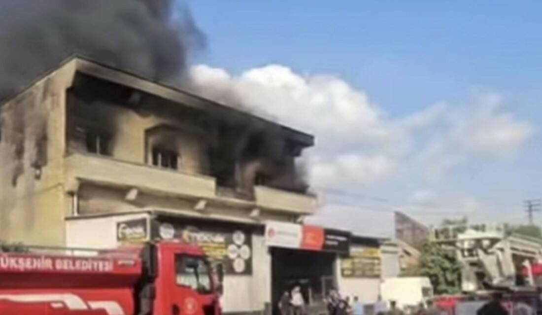 Gaziantep’te iş yeri yangını Gaziantep’te bir iş yerinde çıkan yangın itfaiye ekiplerince söndürüldü, iş