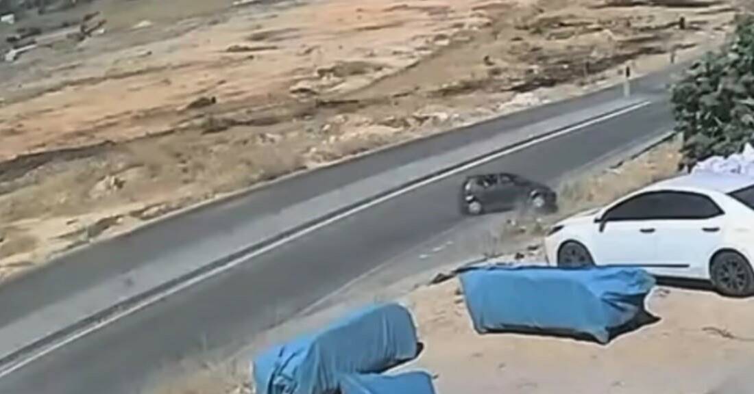 Gaziantep’te kontrolden çıkarak yol kenarındaki menfeze uçan araçtaki 3 kişi