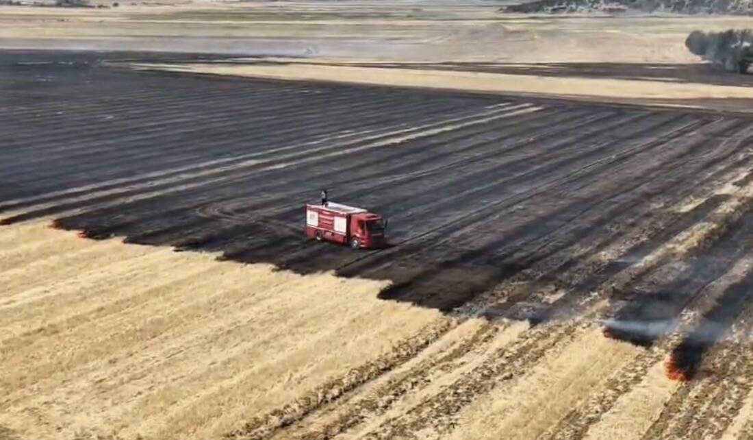 Gaziantep’in İslahiye ilçesinde tarlada çıkan yangın paniğe neden oldu. Yangın,