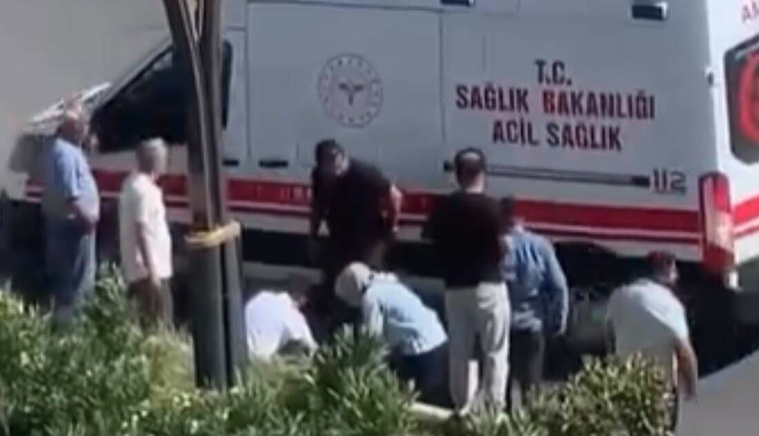 Gaziantep’te refüje çarparak devrilen motosikletin 18 yaşındaki sürücüsü hayatını kaybetti.