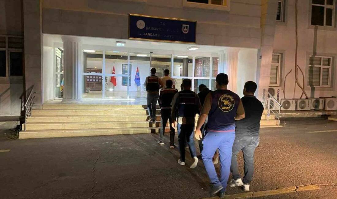 Gaziantep’in Şahinbey ilçesinde kendilerini polis olarak tanıtarak bir vatandaşı yaklaşık