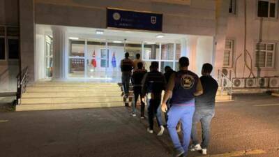 Gaziantep’in Şahinbey ilçesinde kendilerini polis olarak tanıtarak bir vatandaşı yaklaşık