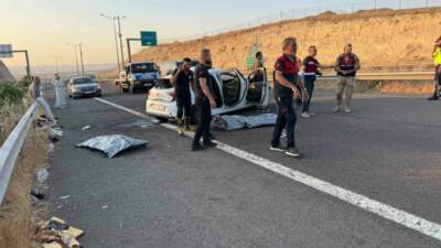 Şanlıurfa’nın Halfeti ilçesine hafta sonu tatilini için gidenlerin bulunduğu otomobile