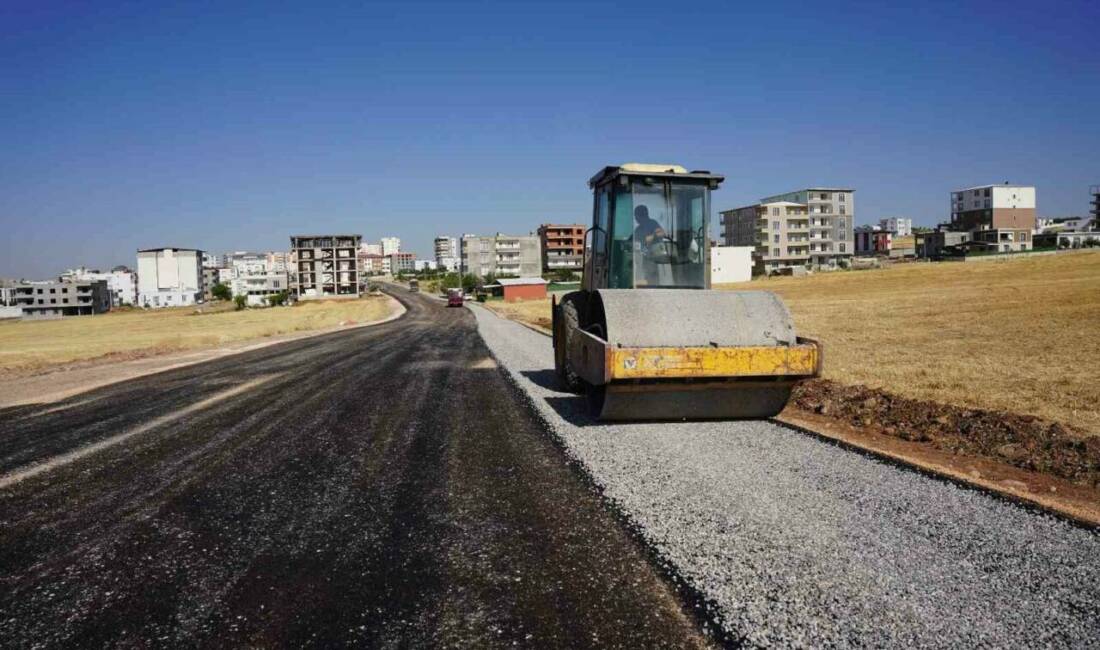 Adıyaman’ın Kahta ilçe Belediyesi, ilçe genelinde sürdürdüğü yol yapım, bakım