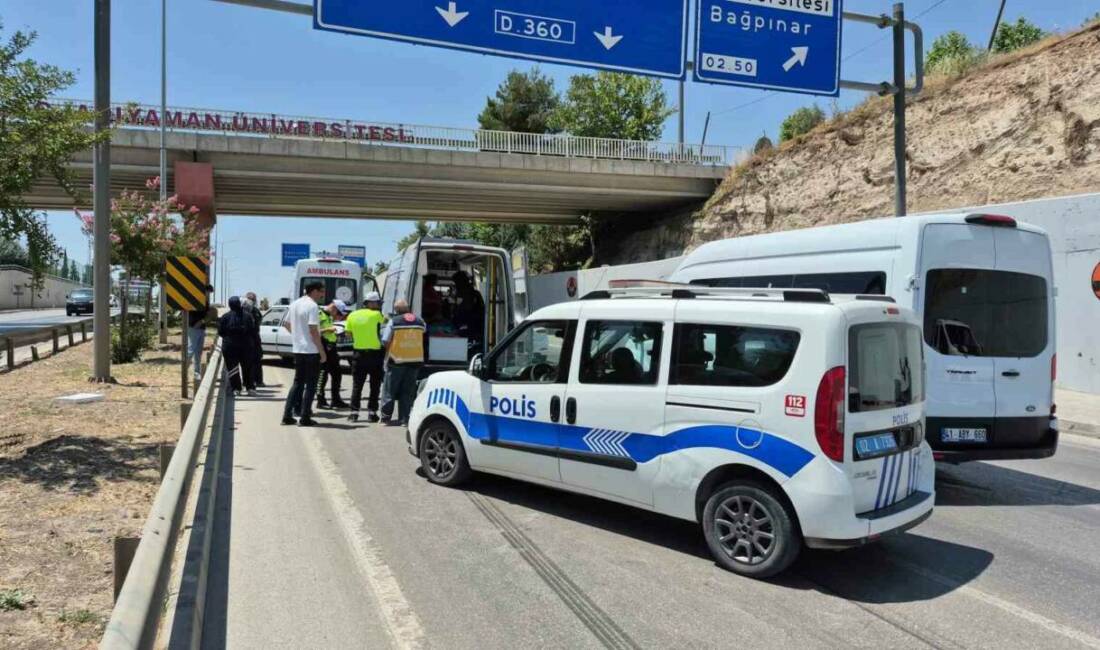 Adıyaman’da hasta nakil aracının arızalanarak duran otomobile çarpması sonucu bir