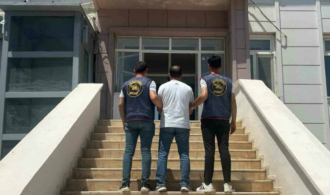 Hırsızlık suçundan aranan şahıs yakalandı Şanlıurfa’da hırsızlık suçundan kesinleşmiş 4 yıl 6 ay hapis cezası