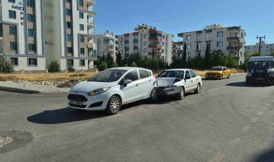 Adıyaman’da iki otomobilin çarpışması sonucu meydana gelen trafik kazasında 1