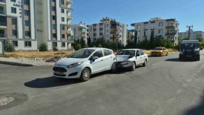 Adıyaman’da iki otomobilin çarpışması sonucu meydana gelen trafik kazasında 1