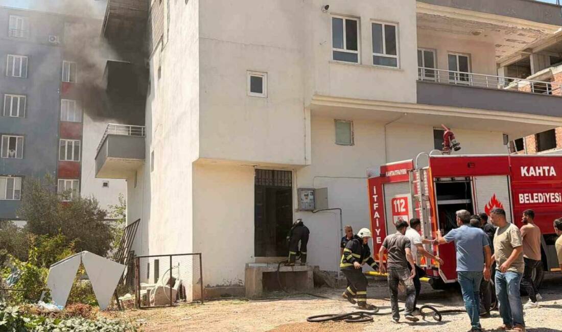 İşçilerin kaldığı evde yangın: 2 kişi dumandan etkilendi Adıyaman’ın Kahta ilçesinde inşaat işçilerinin kaldığı evde çıkan yangında 2