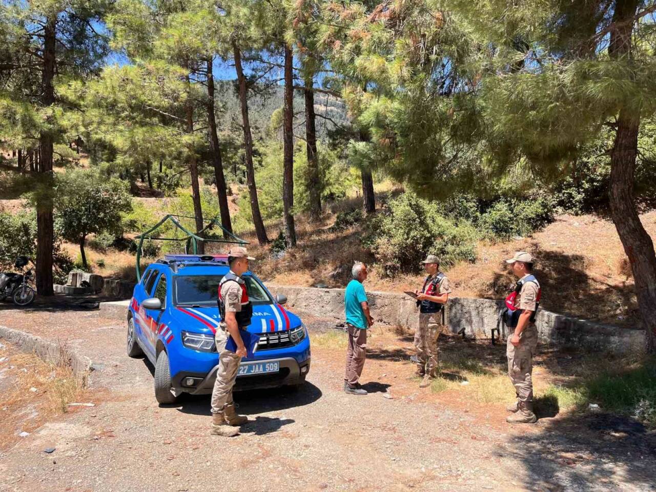 Gaziantep’te il jandarma komutanlığı ekipleri, orman yangınları riskine karşı artan
