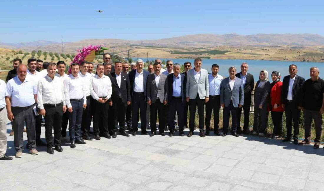 Kahta Millet Bahçesi ilçenin sosyal yaşamına değer katıyor Adıyaman’ın Kahta ilçesinde vatandaşların hizmetine sunulan Millet Bahçesi, düzenlenen inceleme