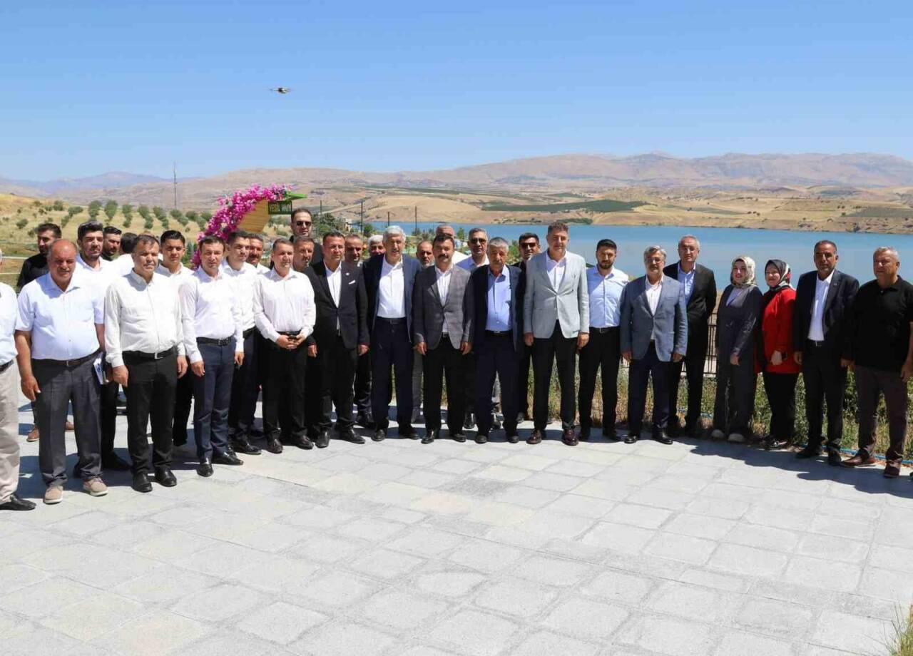 Adıyaman’ın Kahta ilçesinde vatandaşların hizmetine sunulan Millet Bahçesi, düzenlenen inceleme