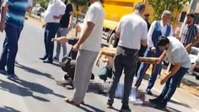 Diyarbakır’ın Silvan ilçesinde yolun karşısına geçmeye çalışırken bir kamyonun çarptığı