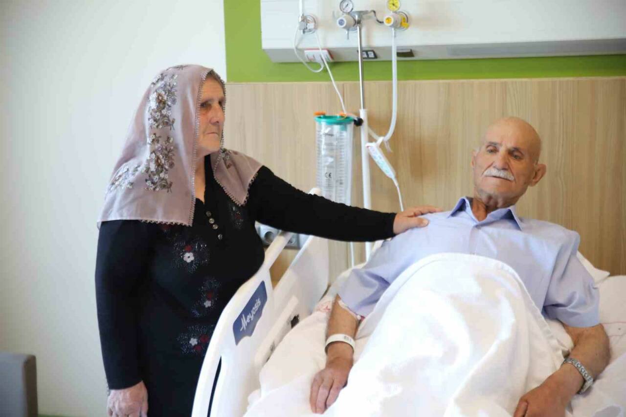 Karaciğerinde 13 santimetrelik tümör tespit edilen 77 yaşındaki emekli ambulans