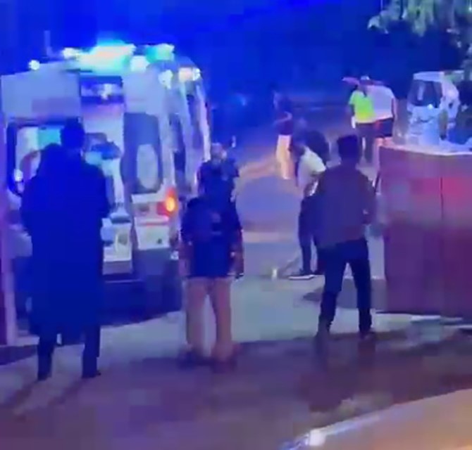 Kayınbiraderlerinin birini silahla vurdu, diğerini otomobille ezdi Adıyaman’ın Kahta ilçesinde uzman çavuş, tartıştığı kayınbiraderlerinden birini otomobille ezerken,