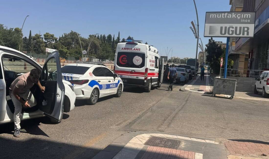Kontrolden çıkarak devrilen motosikletin sürücüsü yaralandı Şanlıurfa’da kontrolden çıkarak devrilen motosikletin sürücüsü yaralandı.