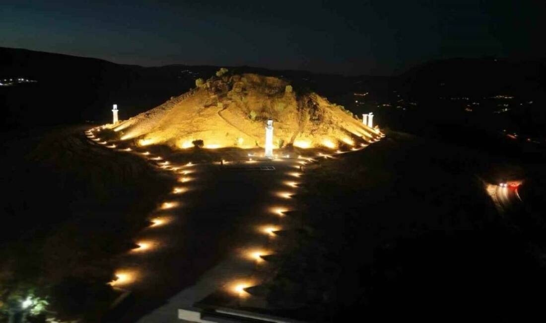Kraliçeler mezarlığı gece de ziyarete açıldı Adıyaman’ın Kahta ilçesinde bulunan ve Kommagene Uygarlığı’nın önemli anıt mezarları