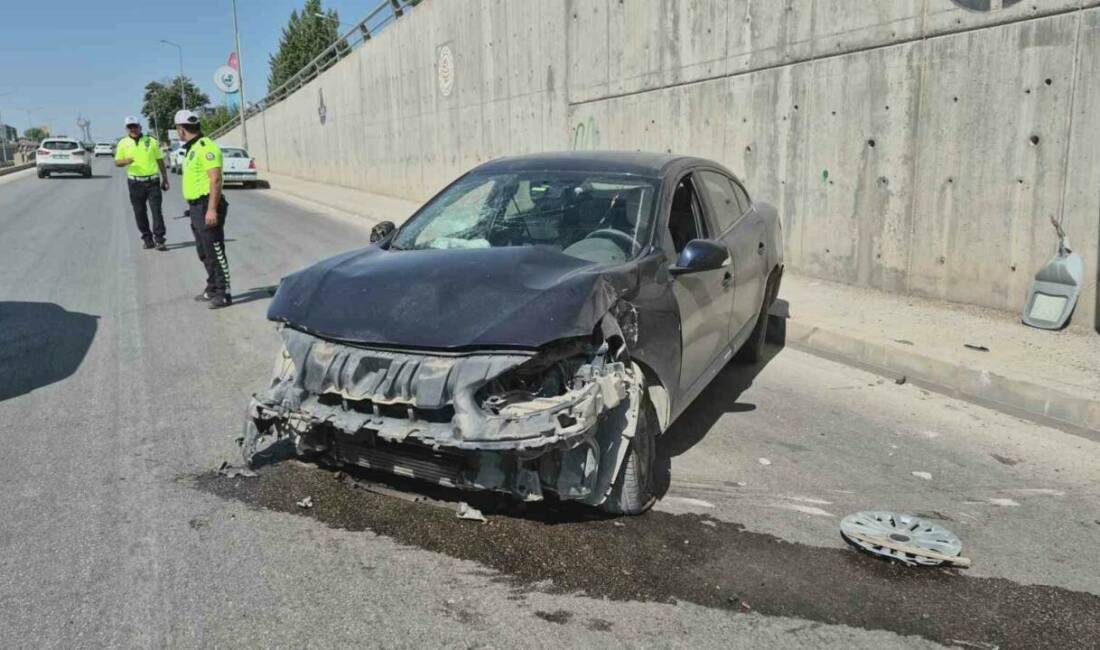 Lastiği patlayan otomobil kaza yaptı: 1 yaralı Adıyaman’da lastiği patlayan otomobilin bariyerlere ve aydınlatma direğine çarpması sonucu