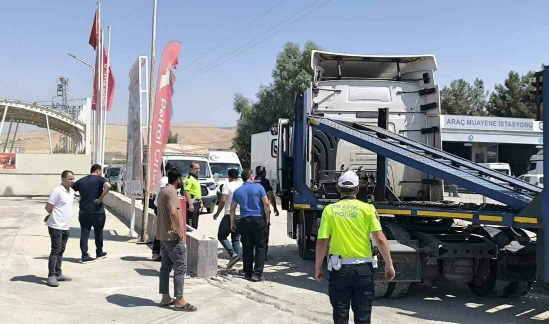 Mardin’de iki tır çarpıştı: 1 yaralı Mardin’in Nusaybin ilçesinde iki tırın çarpışması sonucu meydana gelen trafik