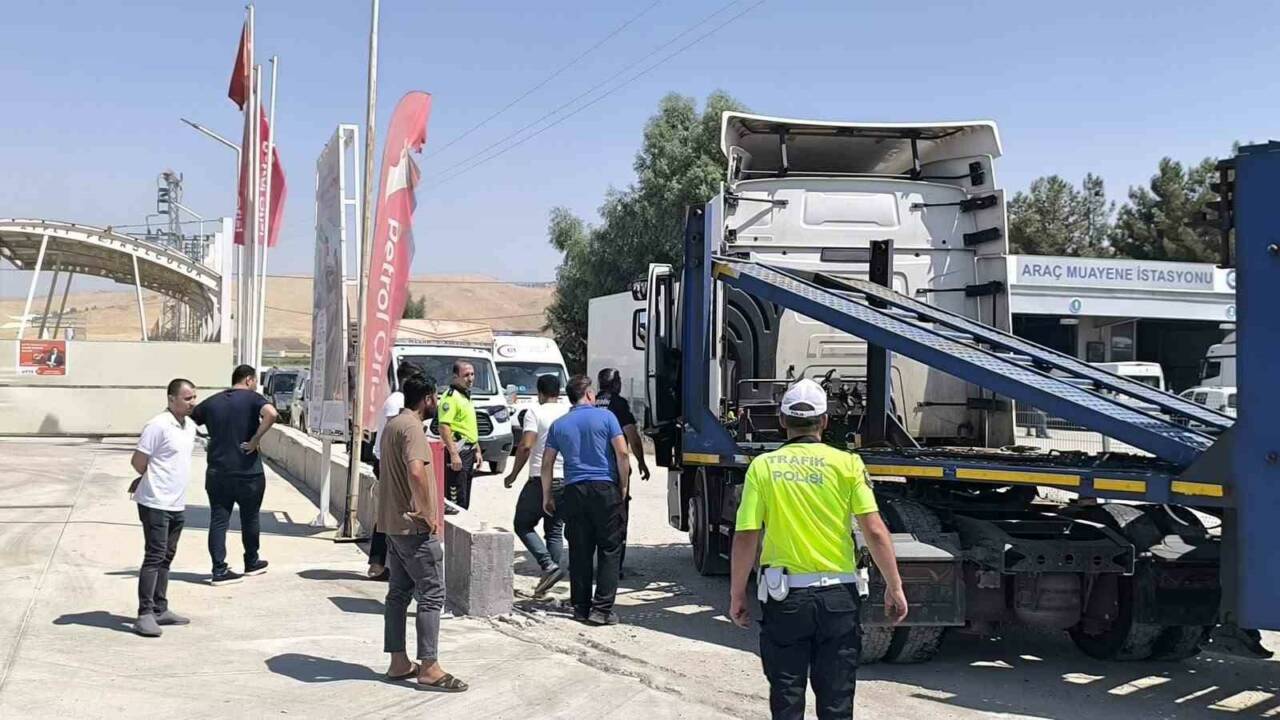 Mardin’de iki tır çarpıştı: 1 yaralı