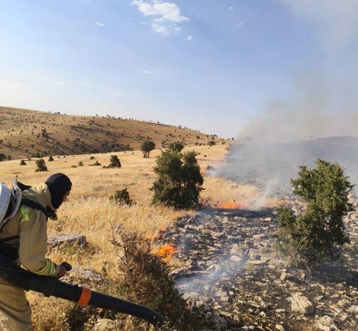 Mardin’de örtü ve anız yangını söndürüldü Mardin’in Mazıdağı ilçesinde çıkan örtü ve anız yangını itfaiye ekiplerince