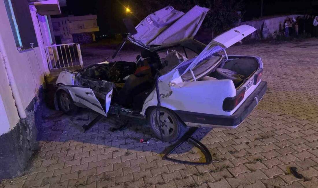 Mardin’in Kızıltepe ilçesinde otomobil ile traktörün çarpışması sonucu 1’i çocuk