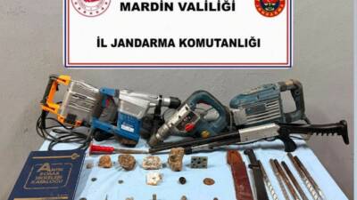 Mardin’de jandarma ekiplerince düzenlenen tarihi eser kaçakçılığı ve yasa dışı