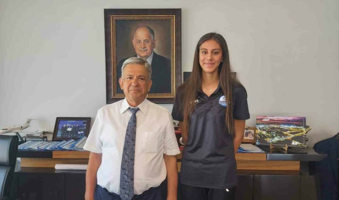 Merinos Voleybol Spor Kulübünün alt yapısında yetişen Azra Kankılıç Milli