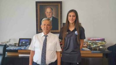 Merinos Voleybol Spor Kulübünün alt yapısında yetişen Azra Kankılıç Milli