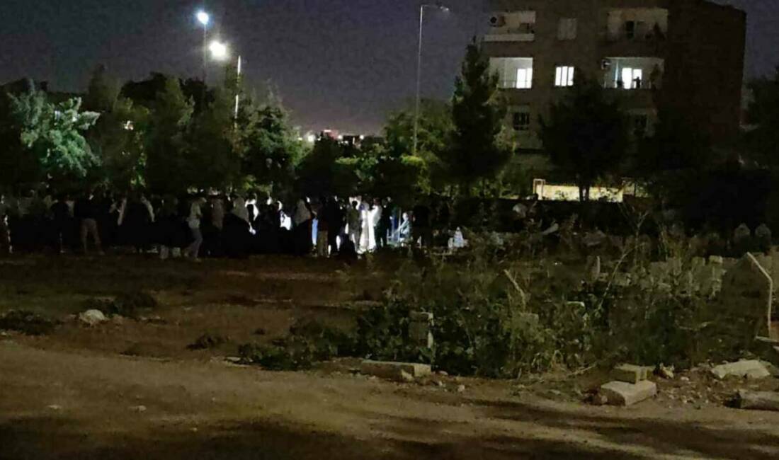 Mezarlıkta silahlı saldırı: Baba, oğlu ve yeğeni öldü Batman’da mezarlıkta silahlı saldırıya uğrayan baba, oğlu ve yeğeni hayatını