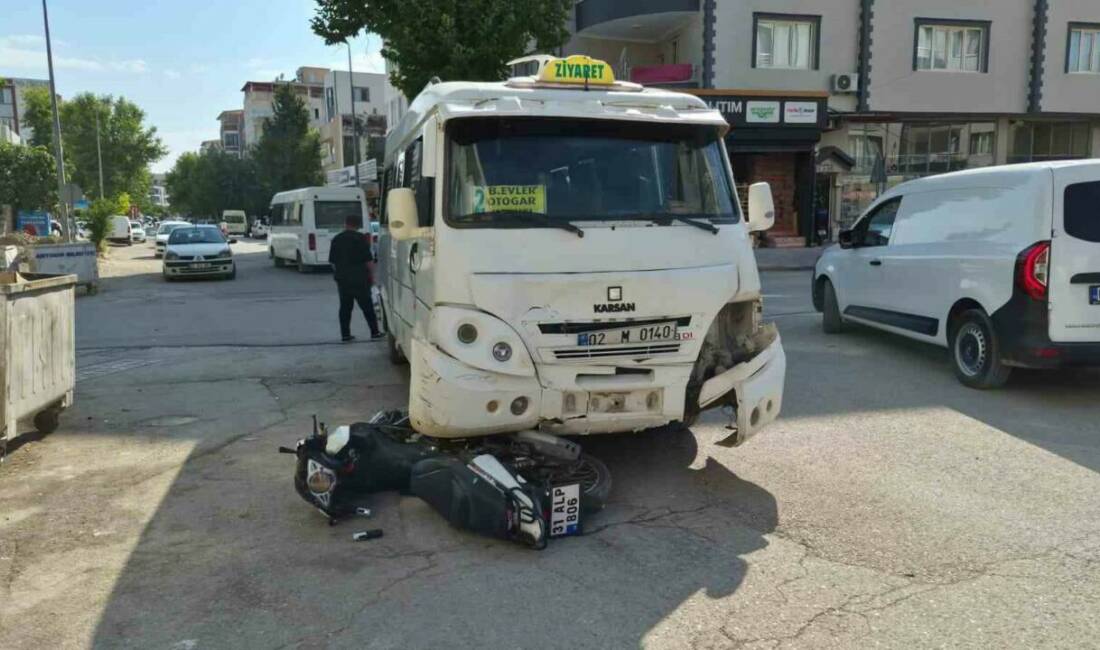 Adıyaman’da şehir içi minibüsü ile motosikletin çarpıştığı trafik kazasında 1