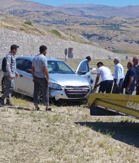 Adıyaman’ın Kahta ilçesinde önüne çıkan motosiklete çarpmamak için ani manvra
