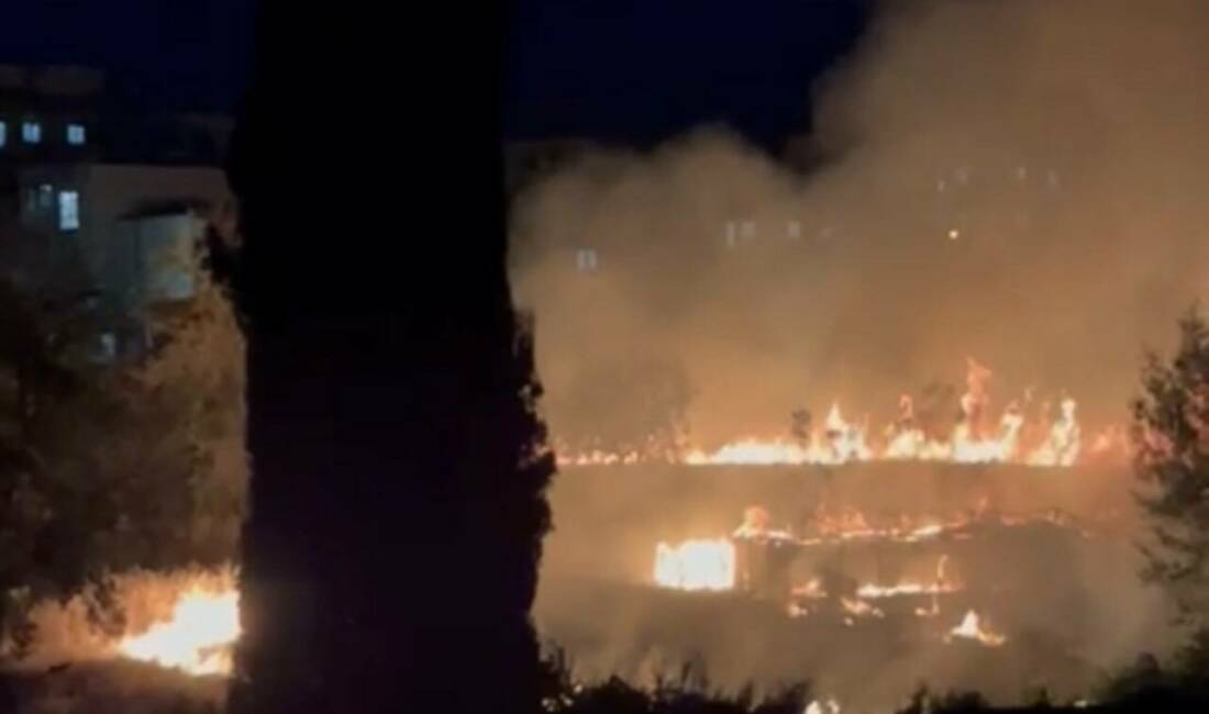 Adıyaman’da otluk alanda çıkan ve bahçeye sıçrayan yangın, itfaiye ekiplerinin