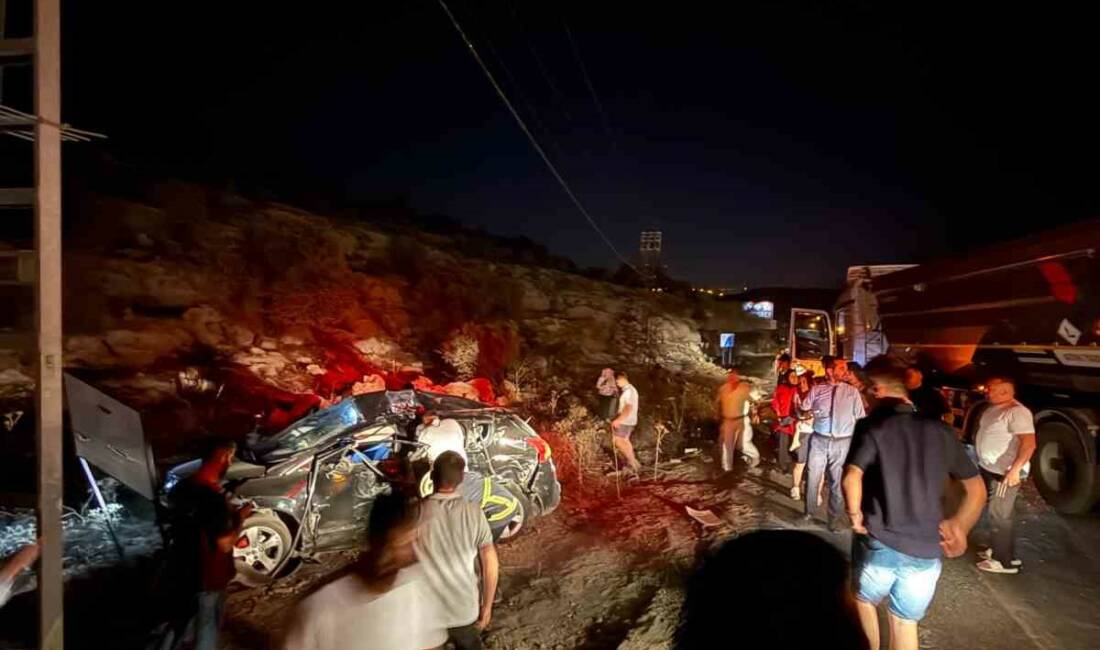 Mardin’de meydana gelen trafik kazasında otomobil ile kamyonetin çarpışması sonucu