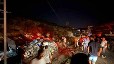Mardin’de meydana gelen trafik kazasında otomobil ile kamyonetin çarpışması sonucu