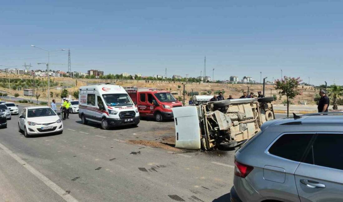 Otomobil refüje çarparak takla attı: 1 yaralı Adıyaman’da otomobilin refüje çarparak takla atması sonucu 1 kişi yaralandı.