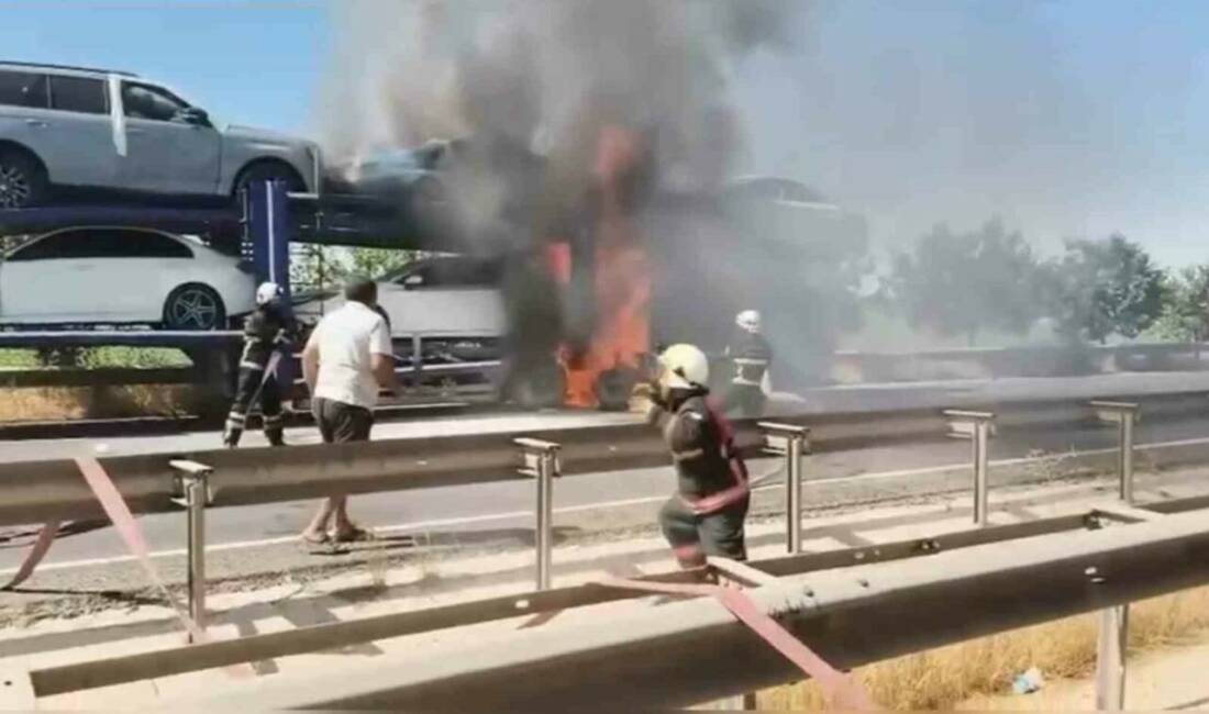 Otomobil yüklü tır alev alarak patladı Şanlıurfa’nın Viranşehir ilçesinde alev alan otomobil yüklü tırda yaşanan patlama