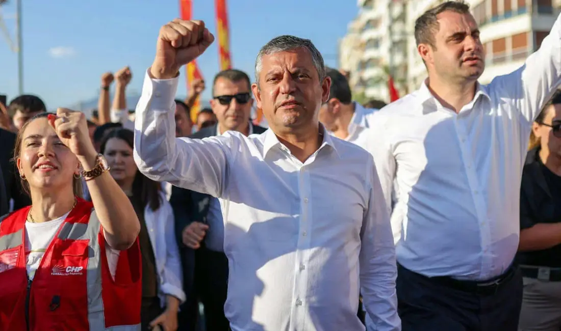 CHP Genel Başkanı Özgür Özel, yeni parti tartışmalarına ilişkin önemli